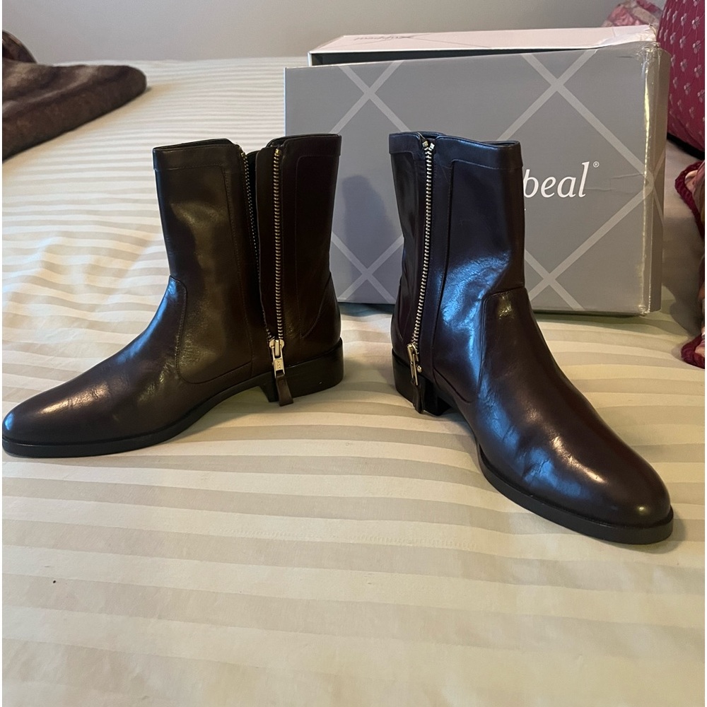 Sz 6 Ann Taylor dark brown leather boots, like new!